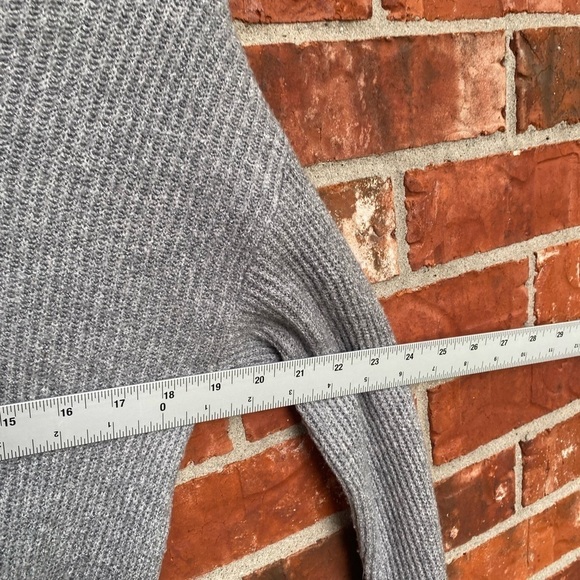 Offline Womens Small Gray Front Twist Ribbed Knit Sweater - Picture 7 of 9